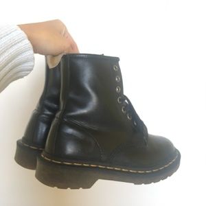 Dr Martens - vegan leather